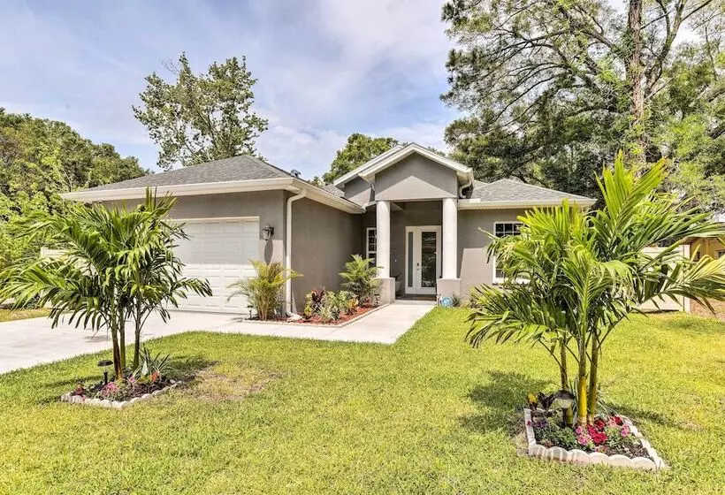 St Pete Escape W/ Patio & Yard: 6 Mi To Beach