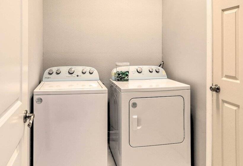 St Pete Escape W/ Patio & Yard: 6 Mi To Beach