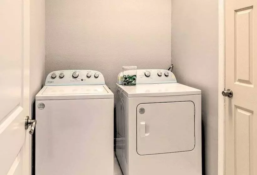 St Pete Escape W/ Patio & Yard: 6 Mi To Beach