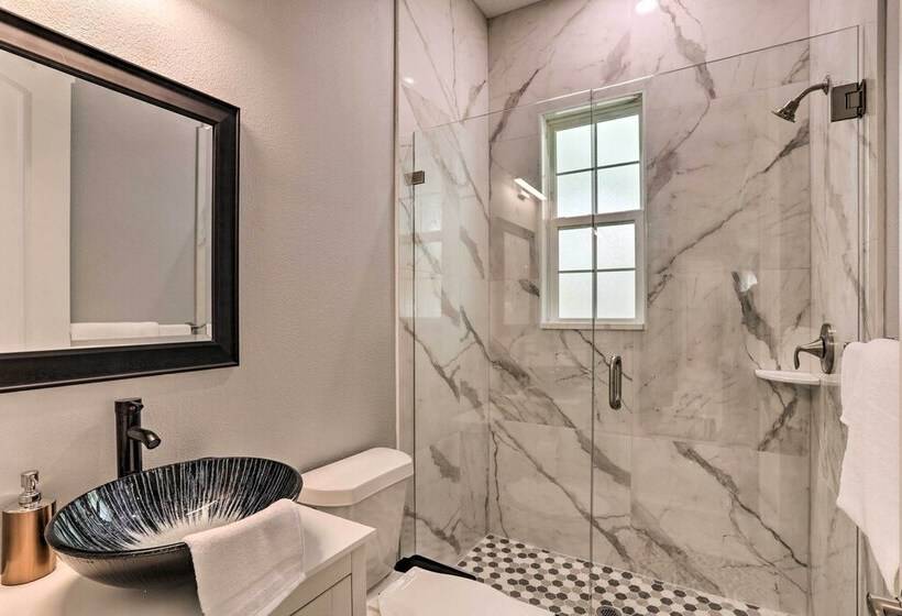 St Pete Escape W/ Patio & Yard: 6 Mi To Beach