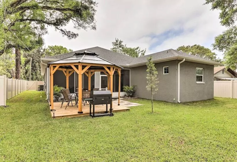 St Pete Escape W/ Patio & Yard: 6 Mi To Beach