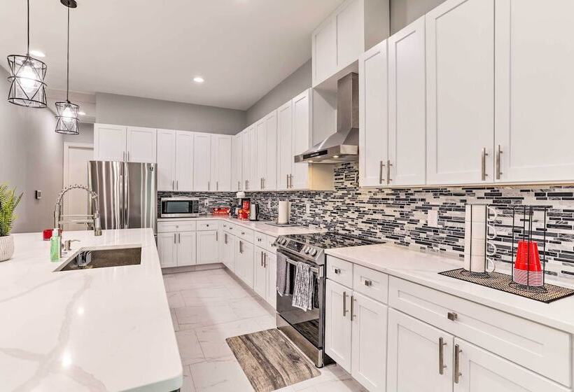 St Pete Escape W/ Patio & Yard: 6 Mi To Beach