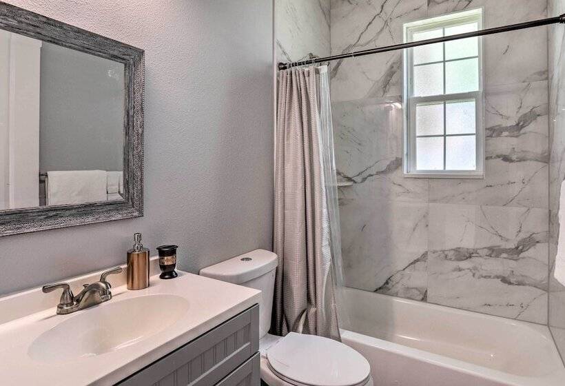 St Pete Escape W/ Patio & Yard: 6 Mi To Beach