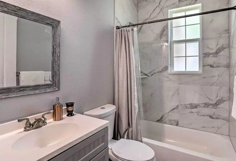 St Pete Escape W/ Patio & Yard: 6 Mi To Beach