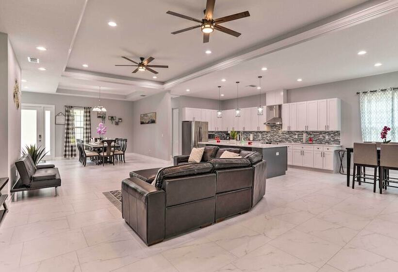 St Pete Escape W/ Patio & Yard: 6 Mi To Beach