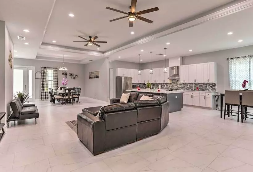 St Pete Escape W/ Patio & Yard: 6 Mi To Beach