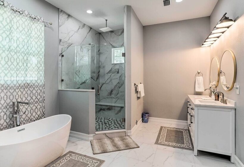 St Pete Escape W/ Patio & Yard: 6 Mi To Beach