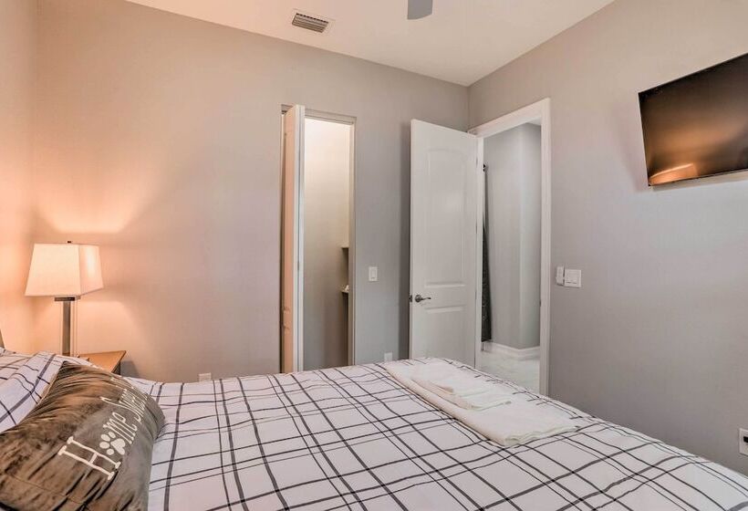 St Pete Escape W/ Patio & Yard: 6 Mi To Beach