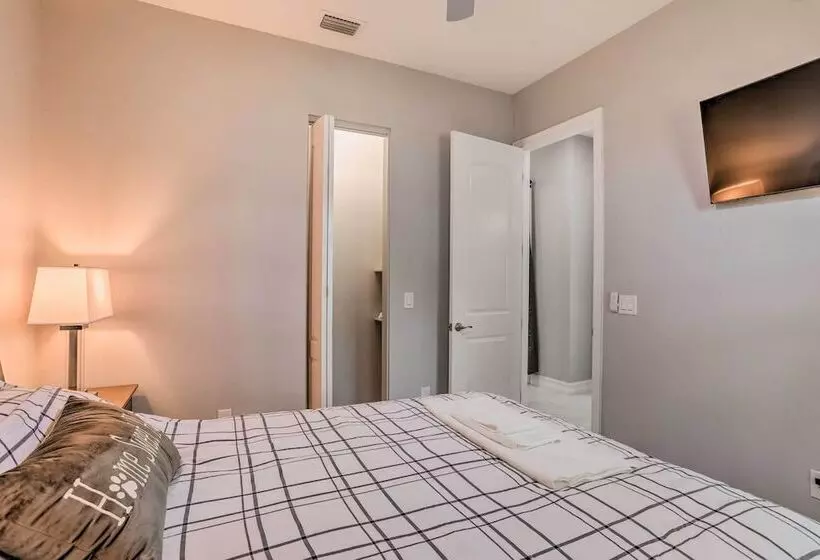 St Pete Escape W/ Patio & Yard: 6 Mi To Beach