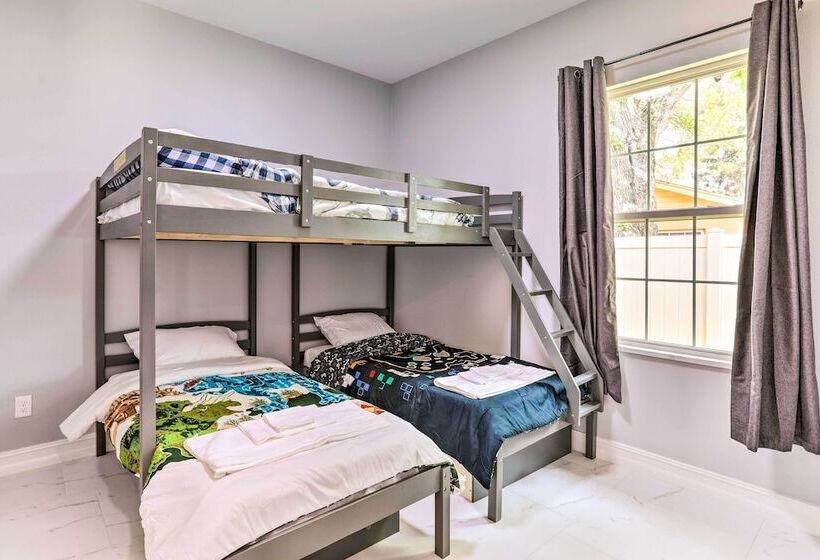 St Pete Escape W/ Patio & Yard: 6 Mi To Beach