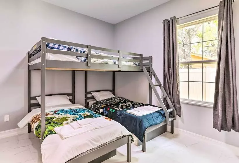 St Pete Escape W/ Patio & Yard: 6 Mi To Beach