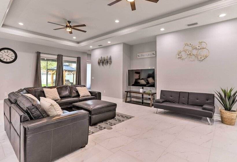 St Pete Escape W/ Patio & Yard: 6 Mi To Beach