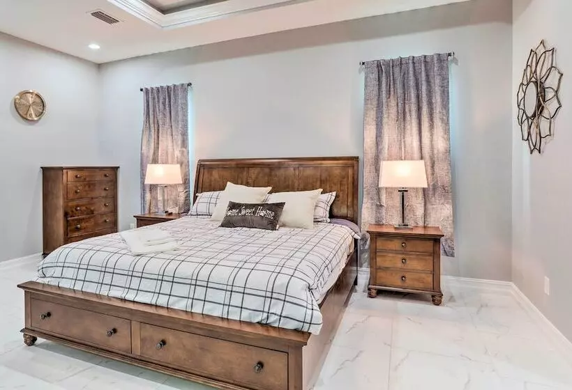 St Pete Escape W/ Patio & Yard: 6 Mi To Beach