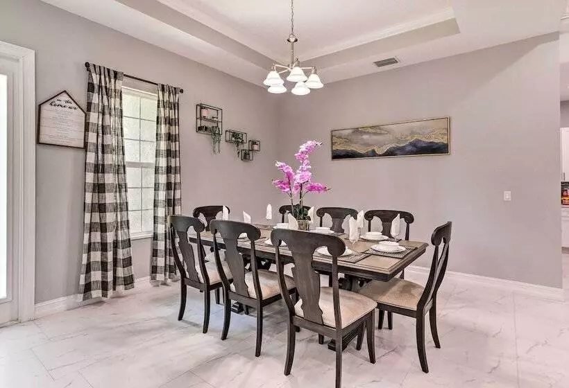 St Pete Escape W/ Patio & Yard: 6 Mi To Beach