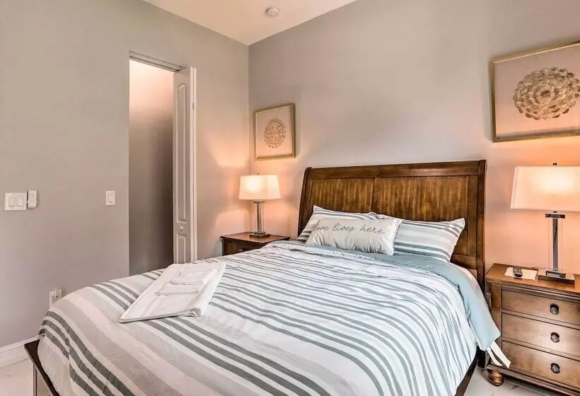 St Pete Escape W/ Patio & Yard: 6 Mi To Beach