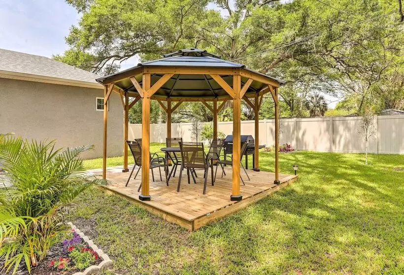 St Pete Escape W/ Patio & Yard: 6 Mi To Beach
