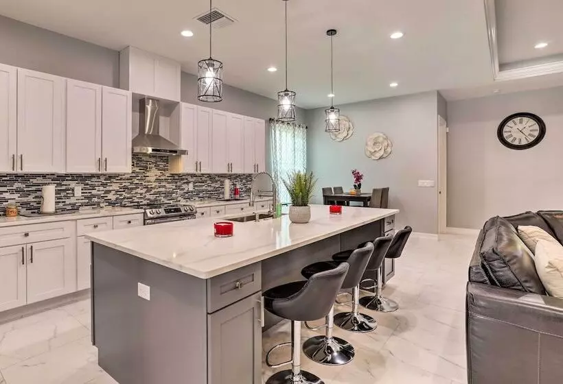 St Pete Escape W/ Patio & Yard: 6 Mi To Beach