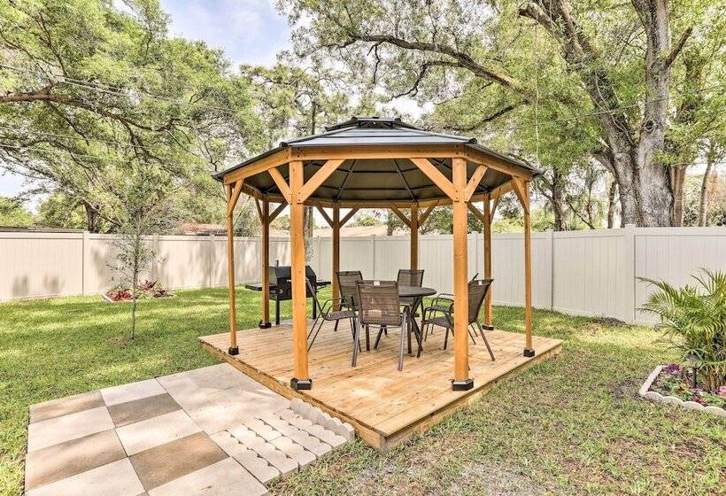 St Pete Escape W/ Patio & Yard: 6 Mi To Beach