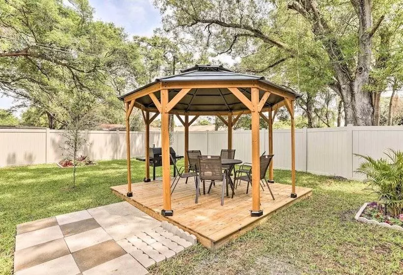 St Pete Escape W/ Patio & Yard: 6 Mi To Beach