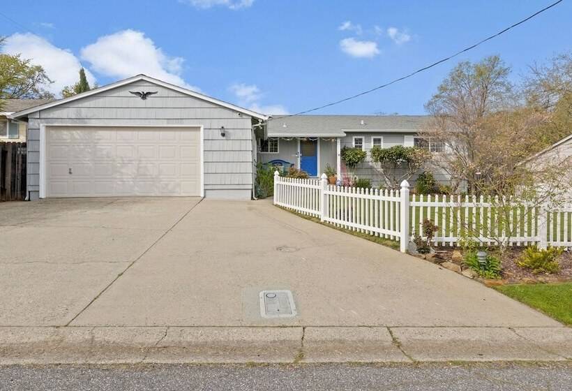 1 Mi To Main Street Sutter Creek: Poolside Oasis!