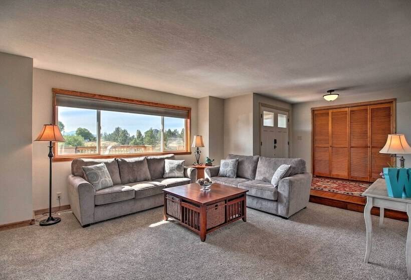 Updated Farmhouse W/ Deck On Central Oregon Canal!