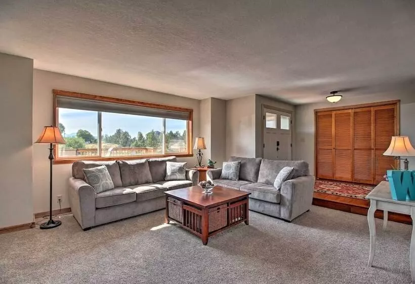 Updated Farmhouse W/ Deck On Central Oregon Canal!