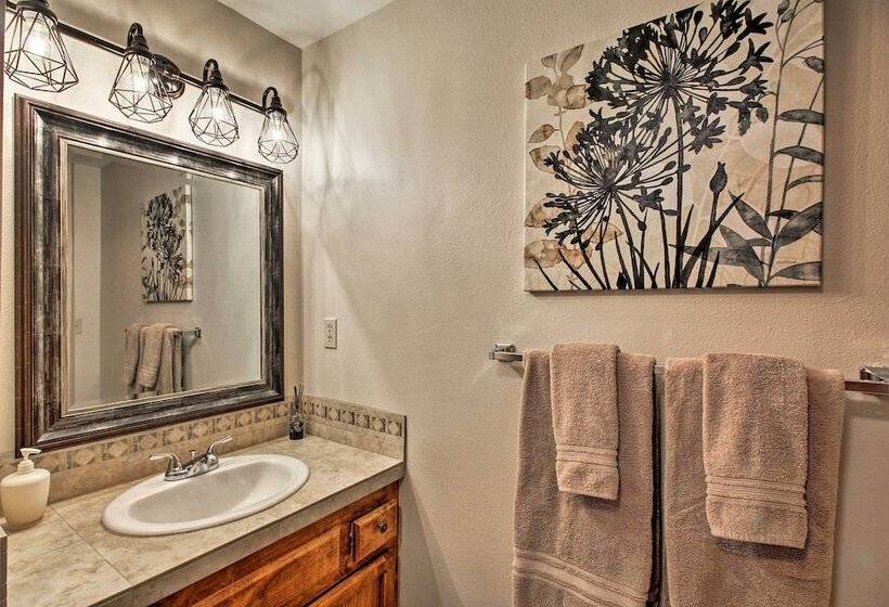 Updated Farmhouse W/ Deck On Central Oregon Canal!