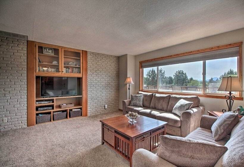 Updated Farmhouse W/ Deck On Central Oregon Canal!