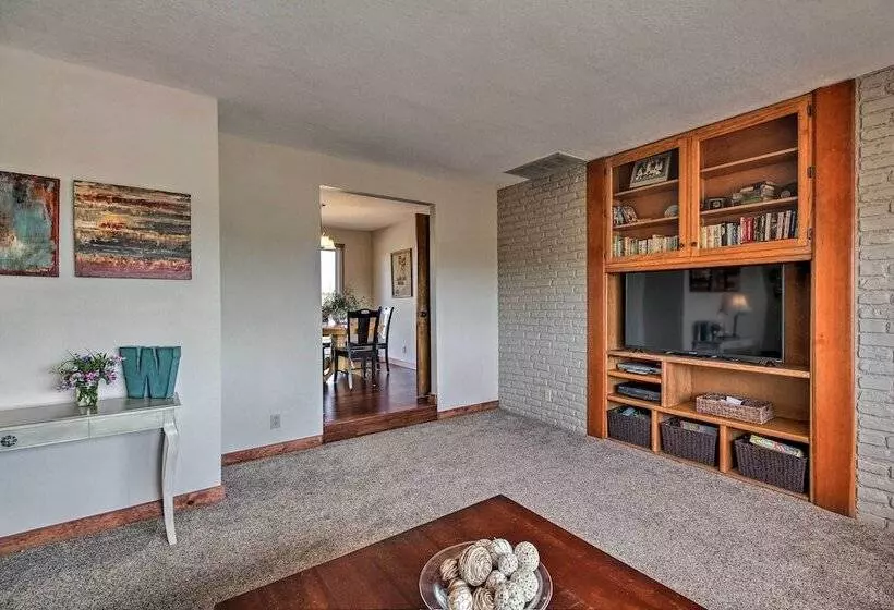 Updated Farmhouse W/ Deck On Central Oregon Canal!