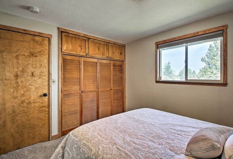 Updated Farmhouse W/ Deck On Central Oregon Canal!