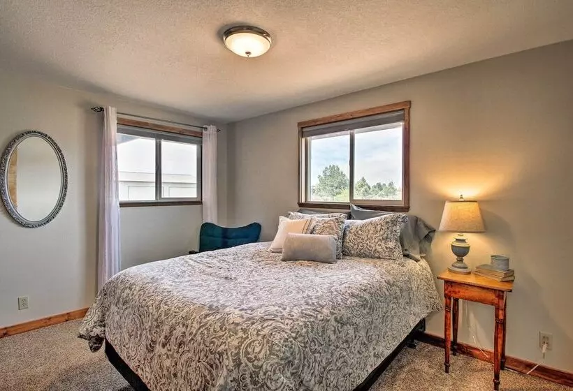 Updated Farmhouse W/ Deck On Central Oregon Canal!