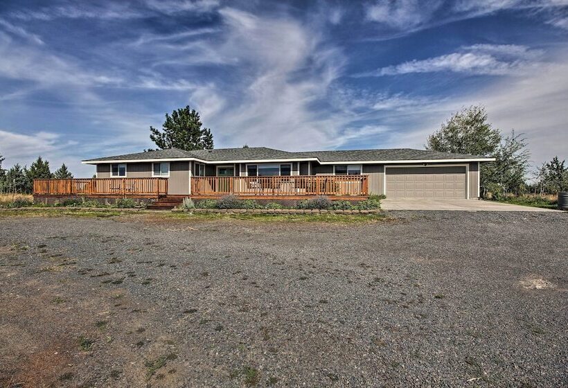 Updated Farmhouse W/ Deck On Central Oregon Canal!