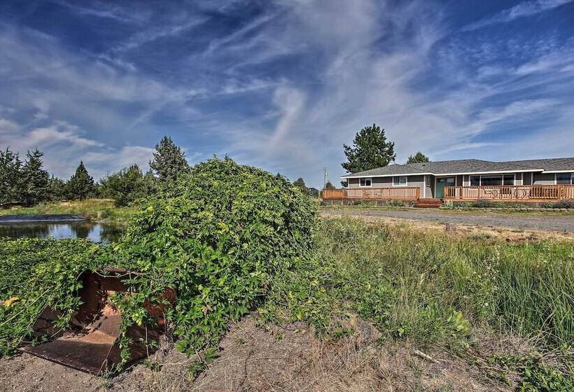 Updated Farmhouse W/ Deck On Central Oregon Canal!