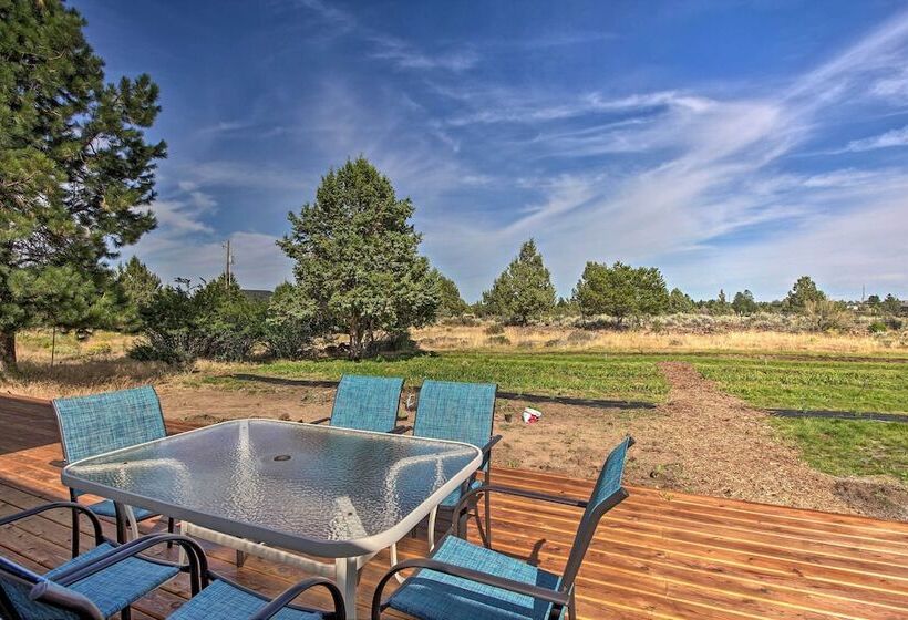 Updated Farmhouse W/ Deck On Central Oregon Canal!