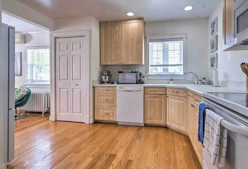 Waterfront North Beach Home ~ 2 Mi To Beach!