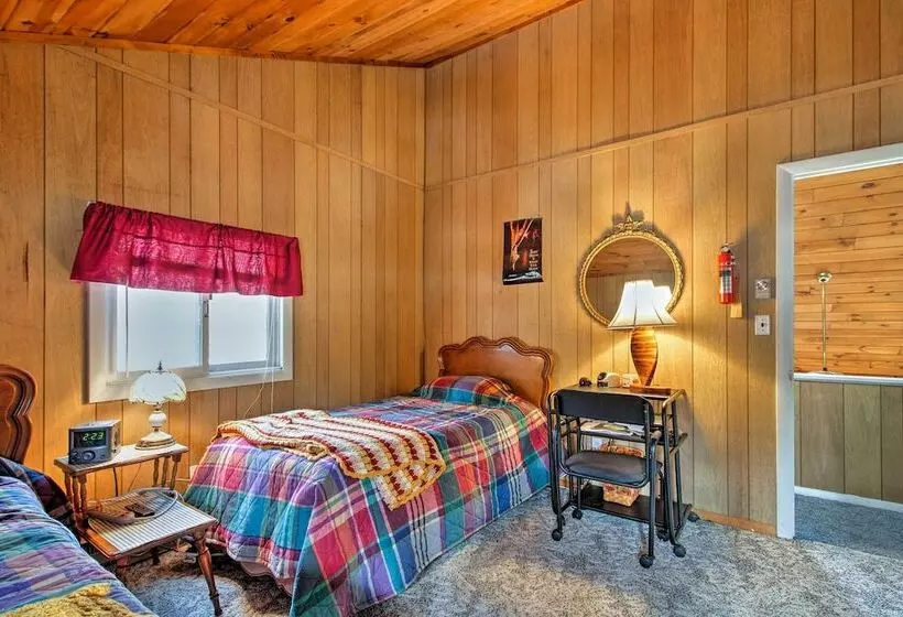 Near Hiking & Skiing: Home In Wilmington!