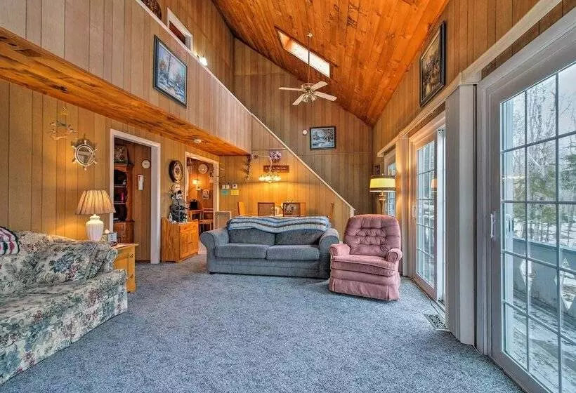 Near Hiking & Skiing: Home In Wilmington!