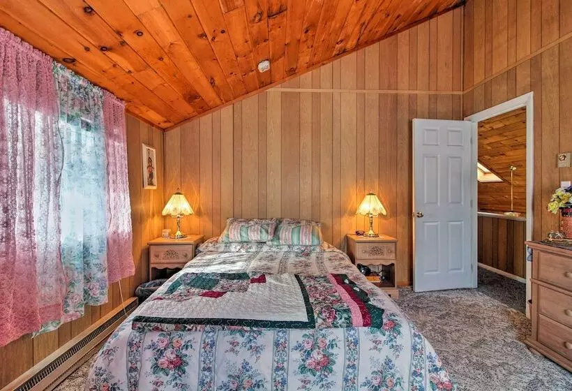 Near Hiking & Skiing: Home In Wilmington!