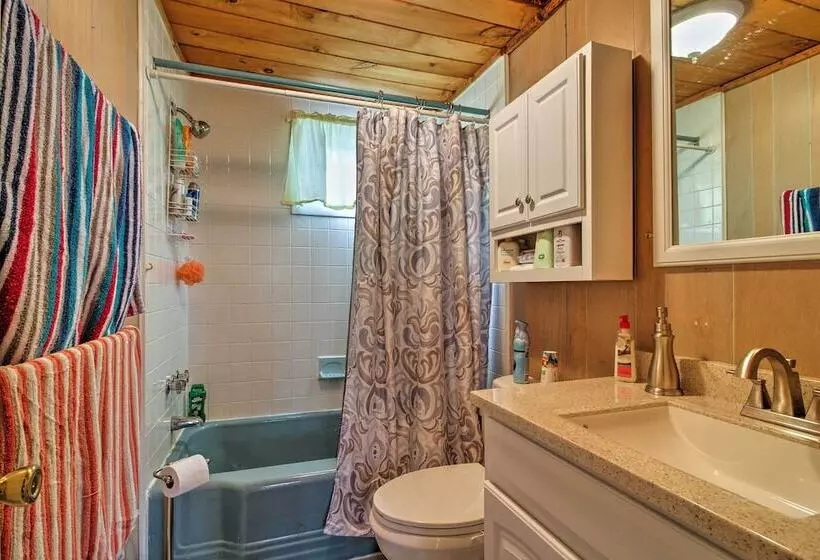 Near Hiking & Skiing: Home In Wilmington!