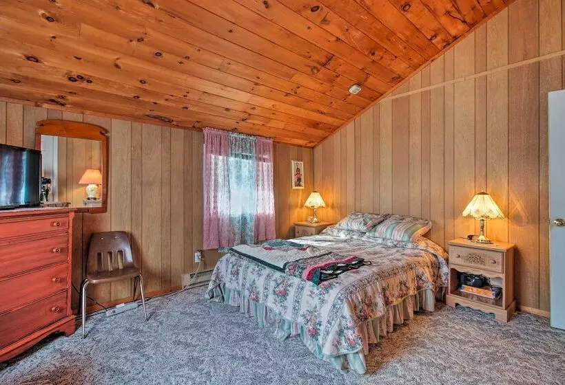 Near Hiking & Skiing: Home In Wilmington!