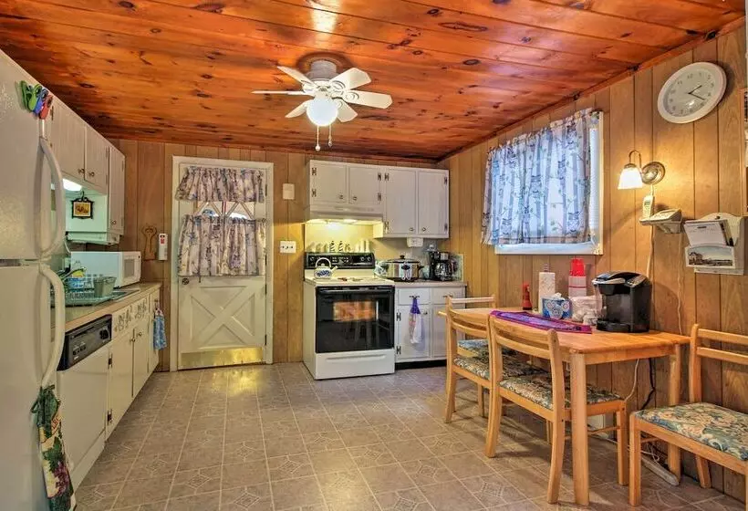 Near Hiking & Skiing: Home In Wilmington!