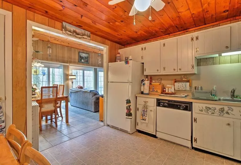 Near Hiking & Skiing: Home In Wilmington!