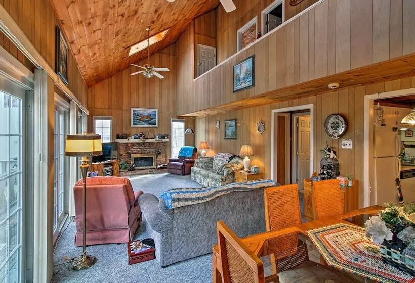 Near Hiking & Skiing: Home In Wilmington!