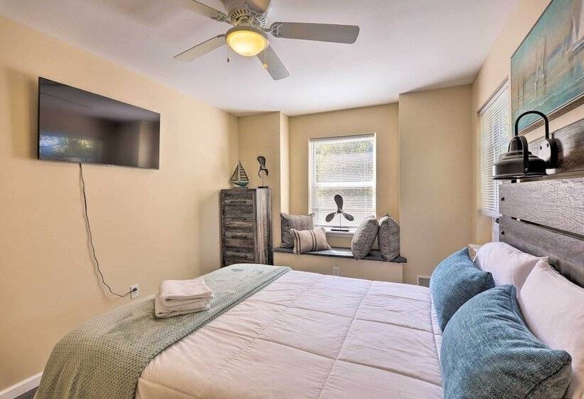 Poconos Escape W/ Hot Tub & Fire Pit