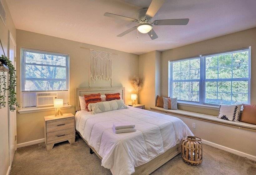 Poconos Escape W/ Hot Tub & Fire Pit