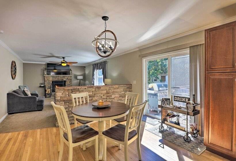 Poconos Escape W/ Hot Tub & Fire Pit