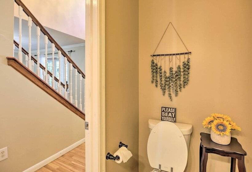 Poconos Escape W/ Hot Tub & Fire Pit