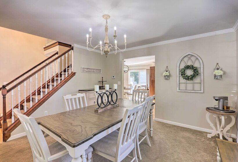 Poconos Escape W/ Hot Tub & Fire Pit