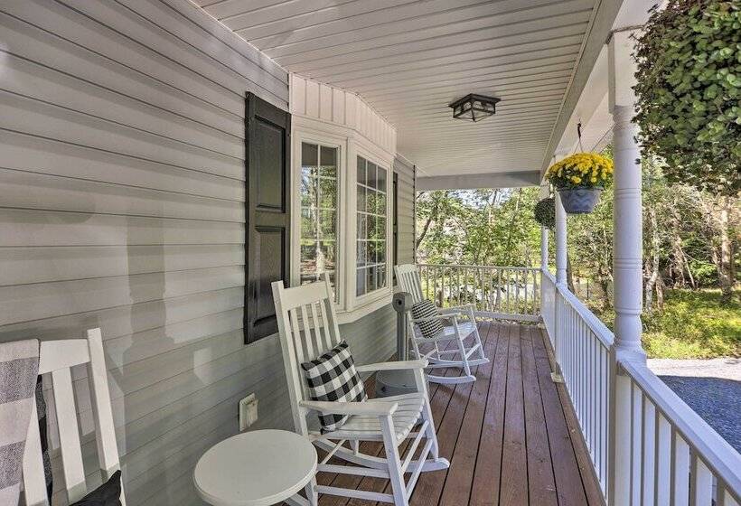 Poconos Escape W/ Hot Tub & Fire Pit