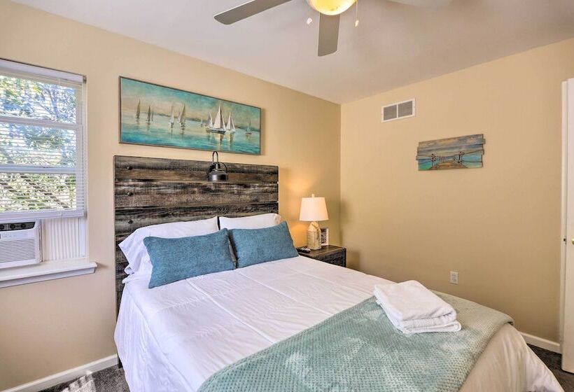 Poconos Escape W/ Hot Tub & Fire Pit